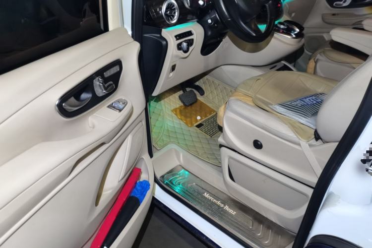 Used Mercedes-Benz V-Class 2016 V 260 Avantgarde Edition Driver Seat
