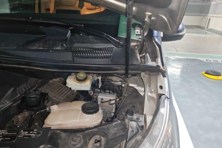 Used Mercedes-Benz V-Class 2016 V 260 Prestige Edition Engine Bay Left