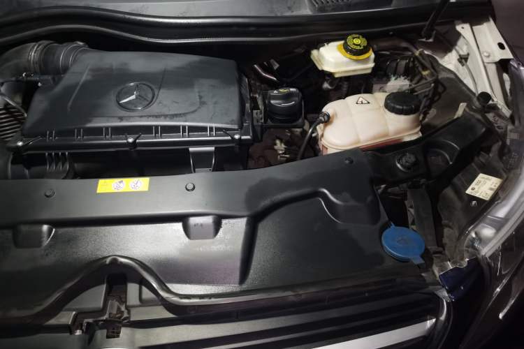 Used Mercedes-Benz V-Class 2016 V 260 Avantgarde Edition Engine Bay Left