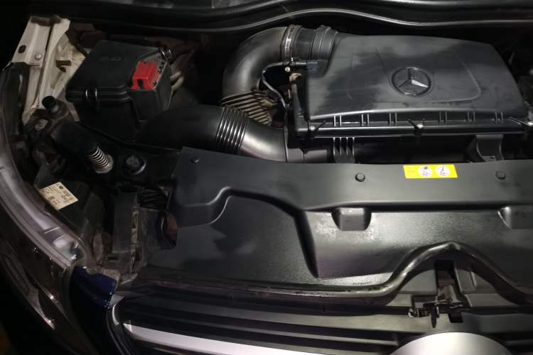 Used Mercedes-Benz V-Class 2016 V 260 Avantgarde Edition Engine Bay Right