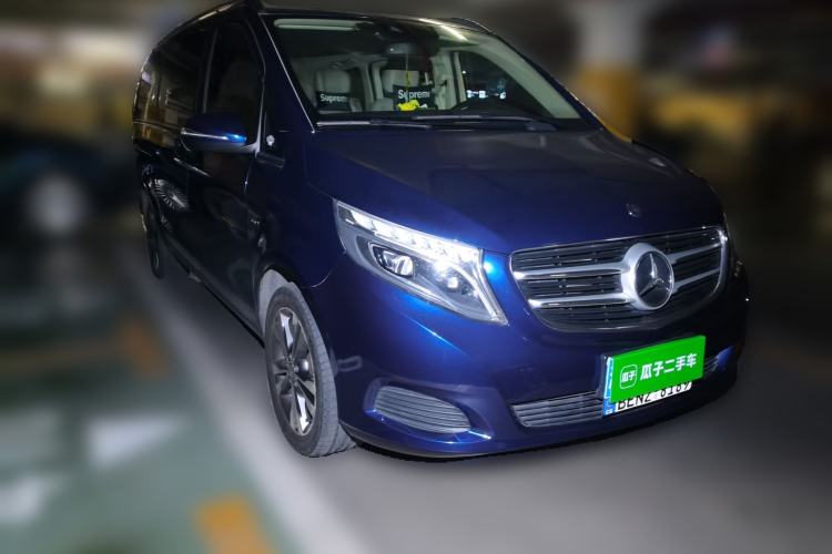 Used Mercedes-Benz V-Class 2016 V 260 Avantgarde Edition Front Right 45 Deg