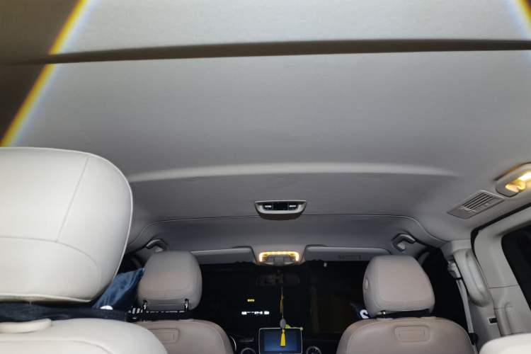 Used Mercedes-Benz V-Class 2016 V 260 Avantgarde Edition Headliner