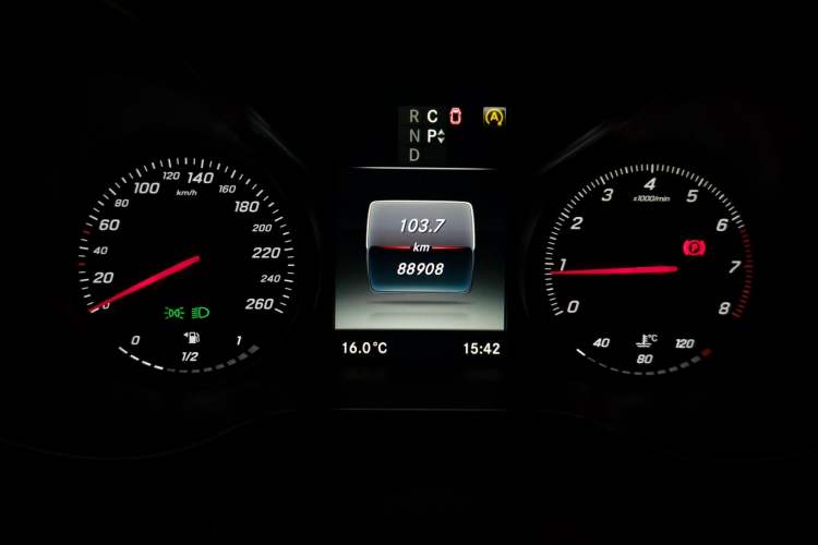 Used Mercedes-Benz V-Class 2016 V 260 Avantgarde Edition Instrument Cluster