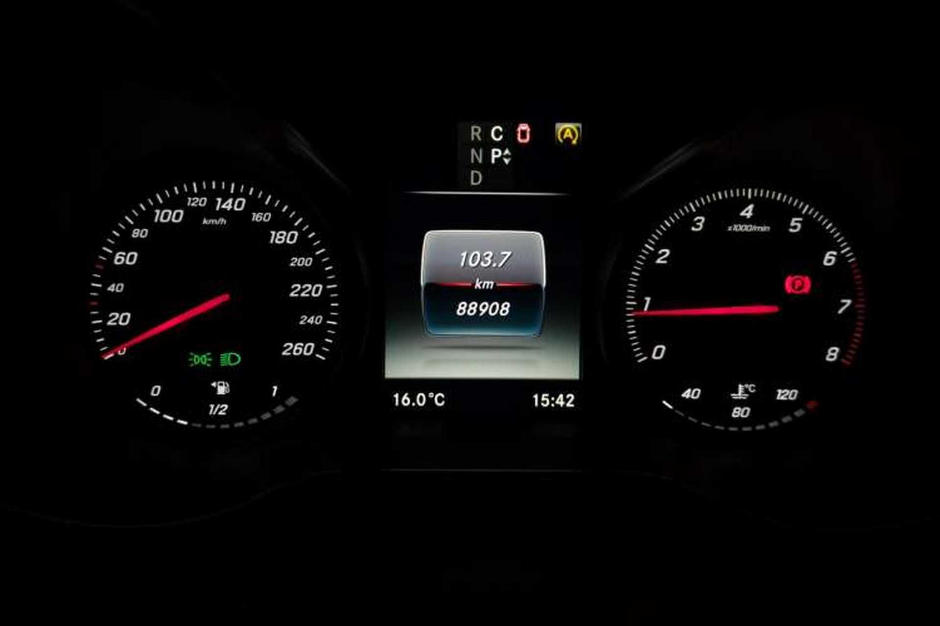 Used Mercedes-Benz V-Class 2016 V 260 Avantgarde Edition Instrument Cluster