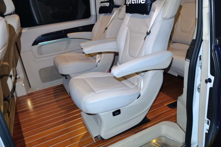 Used Mercedes-Benz V-Class 2016 V 260 Avantgarde Edition Left Rear Seat
