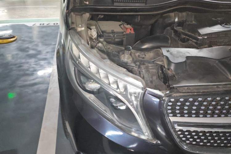 Used Mercedes-Benz V-Class 2016 V 260 Prestige Edition Right Front Headlight