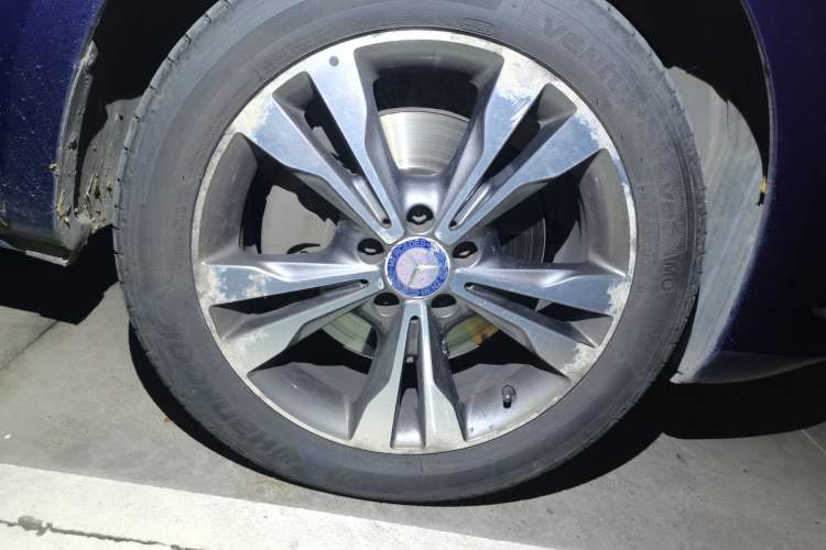 Used Mercedes-Benz V-Class 2016 V 260 Avantgarde Edition Right Front Wheel Hub