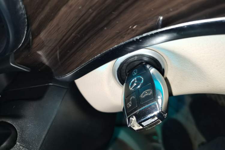 Used Mercedes-Benz V-Class 2016 V 260 Avantgarde Edition Vehicle Key