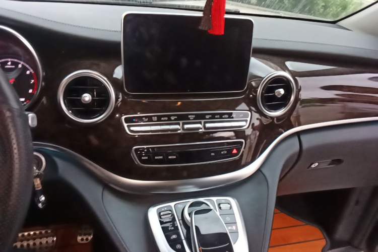 Used Mercedes-Benz V-Class 2016 V 260 Prestige Edition Audio And AC Panel