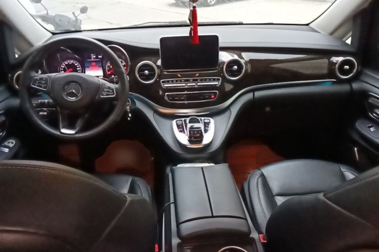 Used Mercedes-Benz V-Class 2016 V 260 Prestige Edition Center Console