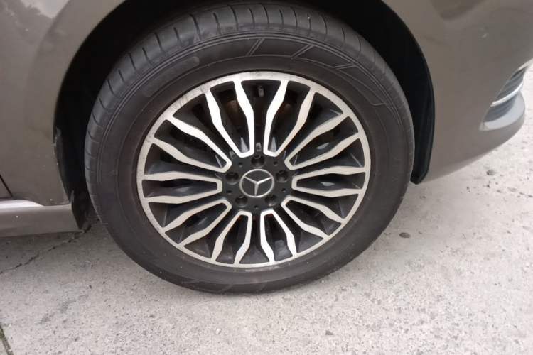 Used Mercedes-Benz V-Class 2016 V 260 Prestige Edition Right Front Wheel Hub