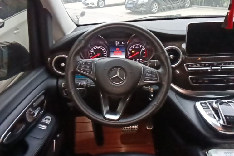 Used Mercedes-Benz V-Class 2016 V 260 Prestige Edition Steering Wheel