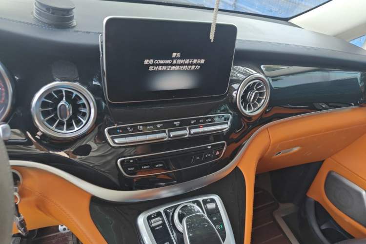 Used Mercedes-Benz V-Class 2016 V 260 Prestige Edition Audio And AC Panel