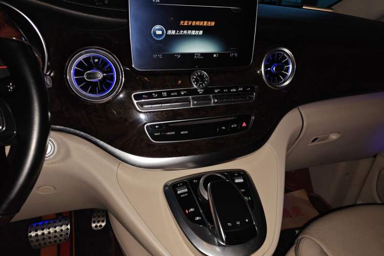 Used Mercedes-Benz V-Class 2016 V 260 Prestige Edition Audio And AC Panel