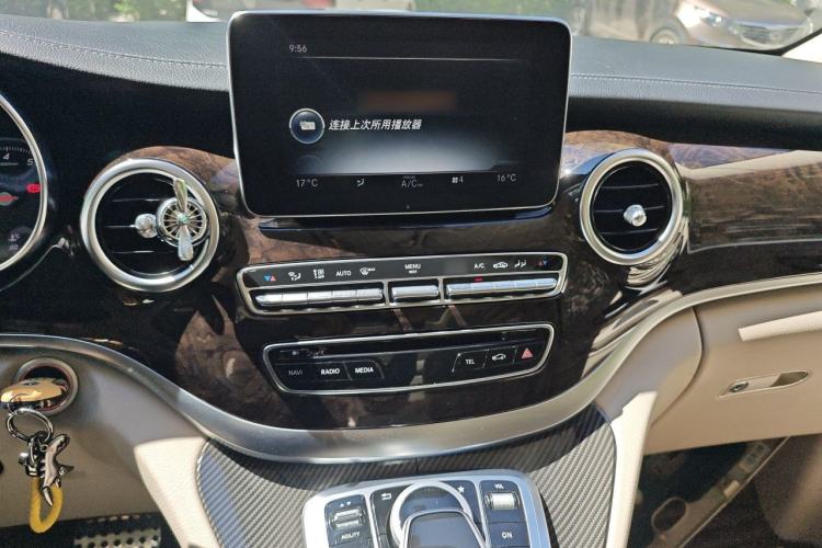 Used Mercedes-Benz V-Class 2016 V 260 Prestige Edition Audio And AC Panel