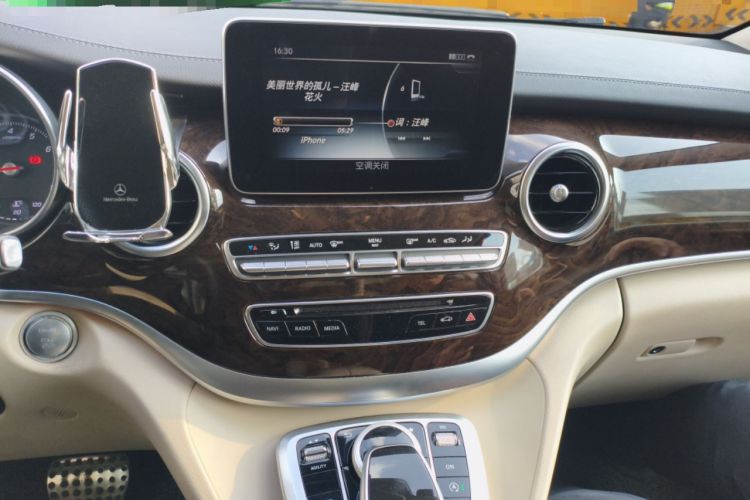 Used Mercedes-Benz V-Class 2016 V 260 L Prestige Extended Edition Audio And AC Panel