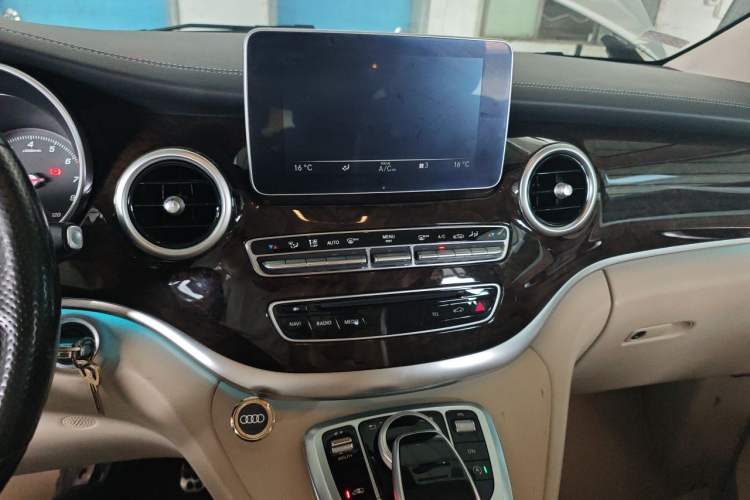 Used Mercedes-Benz V-Class 2016 V 260 L Prestige Extended Edition Audio And AC Panel