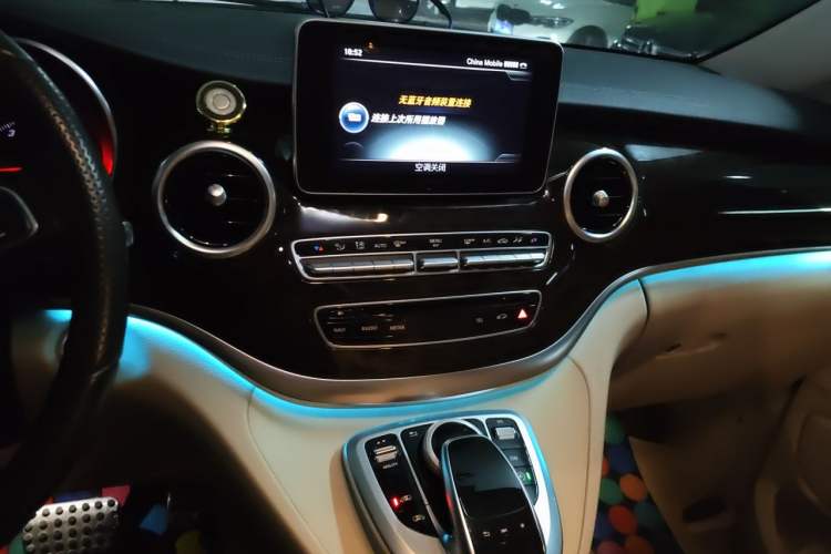 Used Mercedes-Benz V-Class 2016 V 260 Prestige Edition Audio And AC Panel