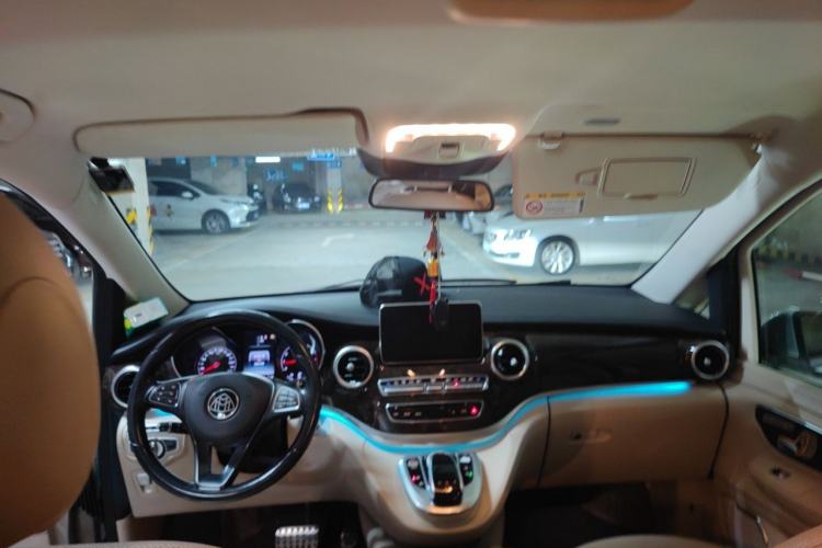 Used Mercedes-Benz V-Class 2016 V 260 Prestige Edition Center Console