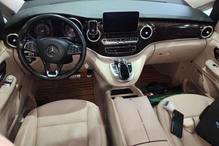 Used Mercedes-Benz V-Class 2016 V 260 Prestige Edition Center Console