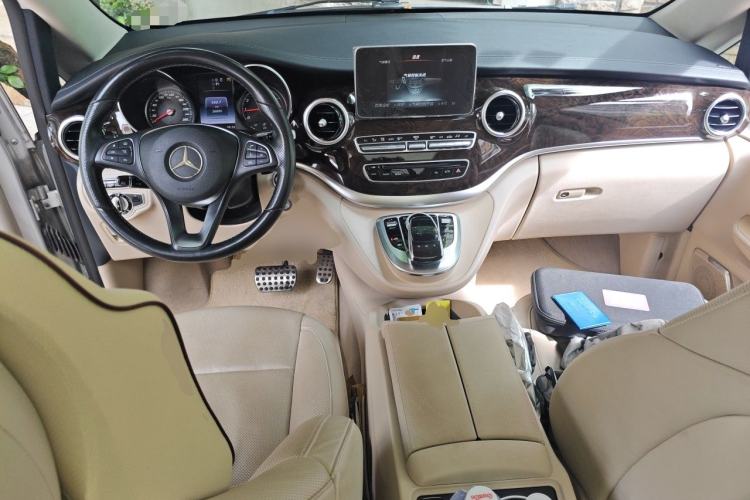Used Mercedes-Benz V-Class 2016 V 260 Prestige Edition Center Console