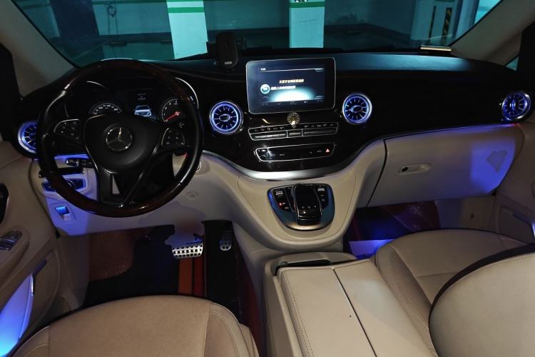 Used Mercedes-Benz V-Class 2016 V 260 Prestige Edition Center Console