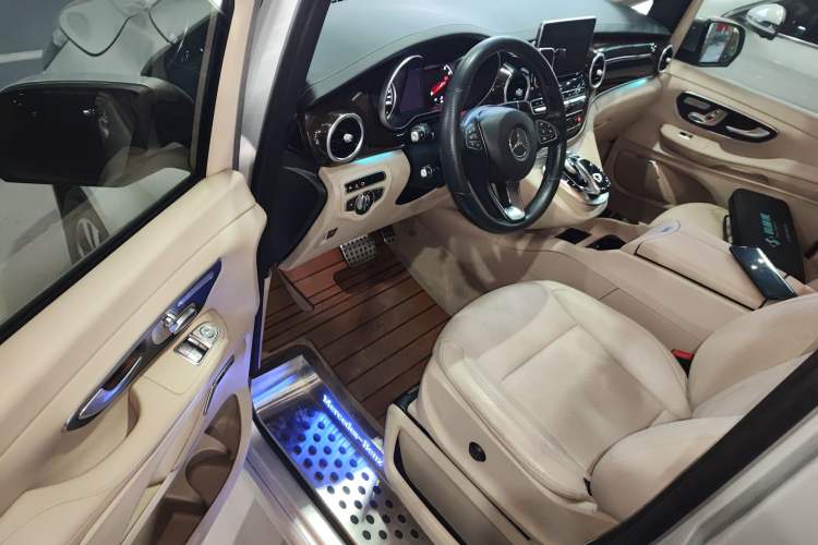 Used Mercedes-Benz V-Class 2016 V 260 Prestige Edition Driver Seat