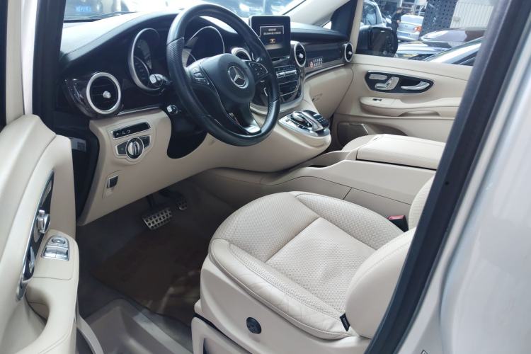 Used Mercedes-Benz V-Class 2016 V 260 L Prestige Extended Edition Driver Seat