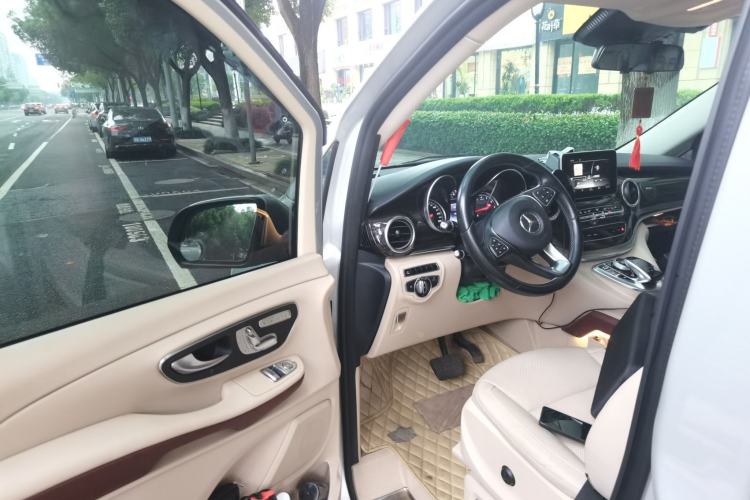 Used Mercedes-Benz V-Class 2016 V 260 Avantgarde Edition Driver Seat