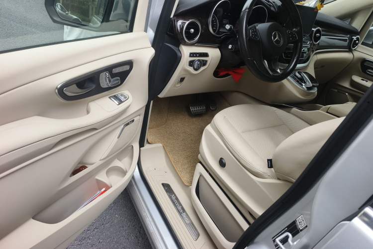 Used Mercedes-Benz V-Class 2016 V 260 L Prestige Extended Edition Driver Seat