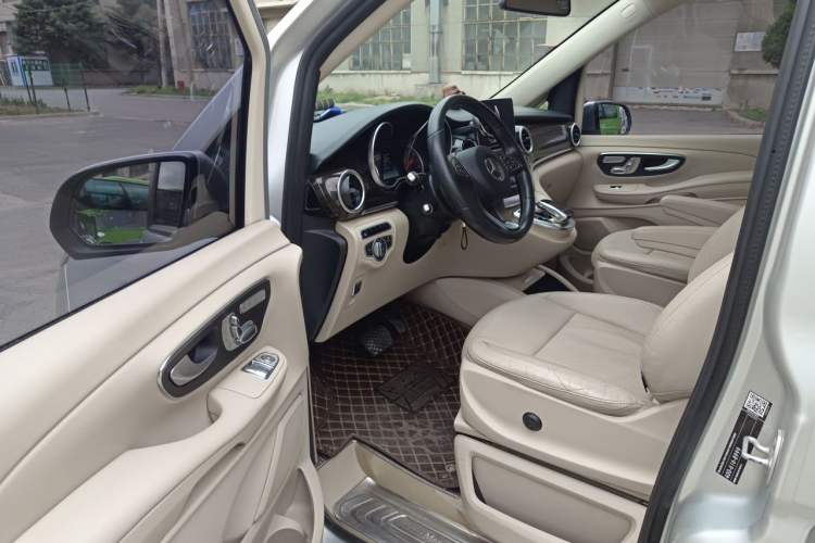 Used Mercedes-Benz V-Class 2016 V 260 Avantgarde Edition Driver Seat