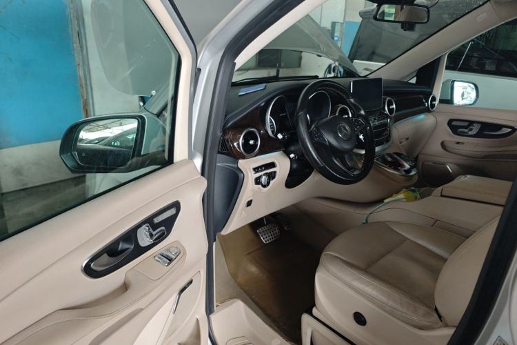 Used Mercedes-Benz V-Class 2016 V 260 L Prestige Extended Edition Driver Seat
