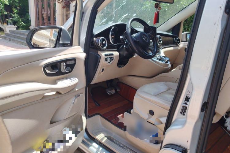 Used Mercedes-Benz V-Class 2016 V 260 L Prestige Extended Edition Driver Seat