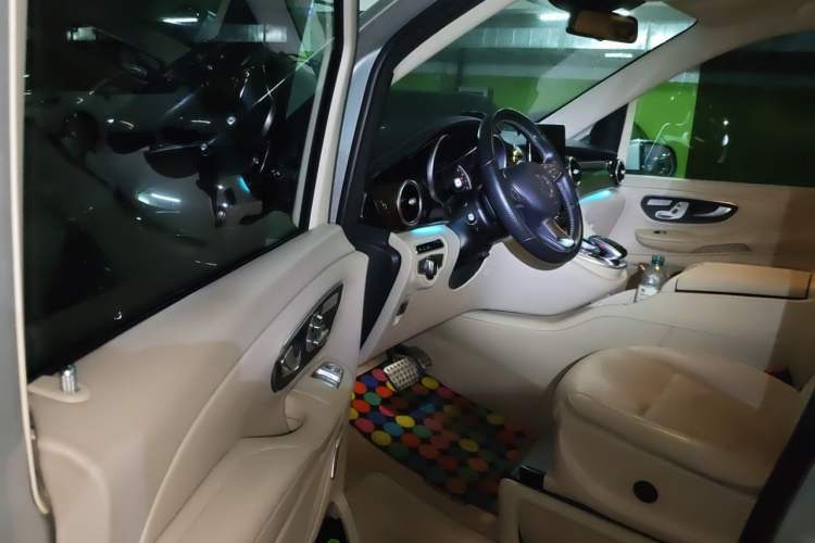 Used Mercedes-Benz V-Class 2016 V 260 Prestige Edition Driver Seat