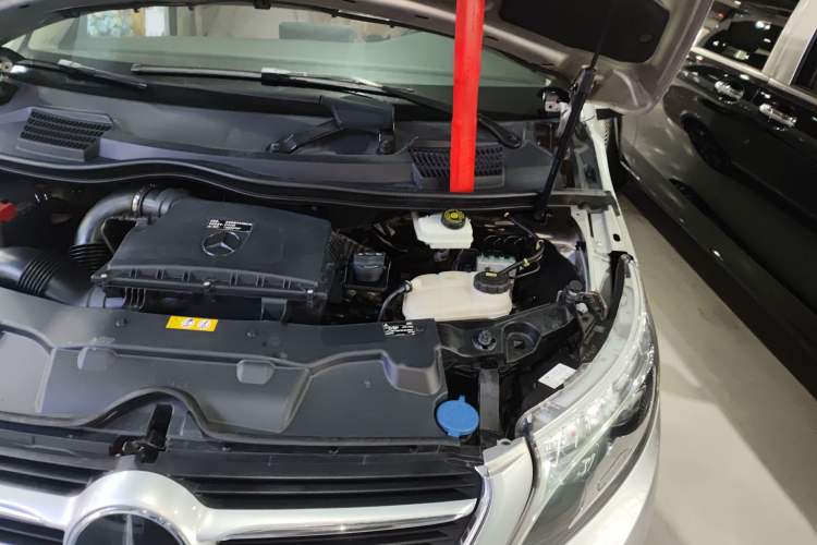 Used Mercedes-Benz V-Class 2016 V 260 Prestige Edition Engine Bay Left