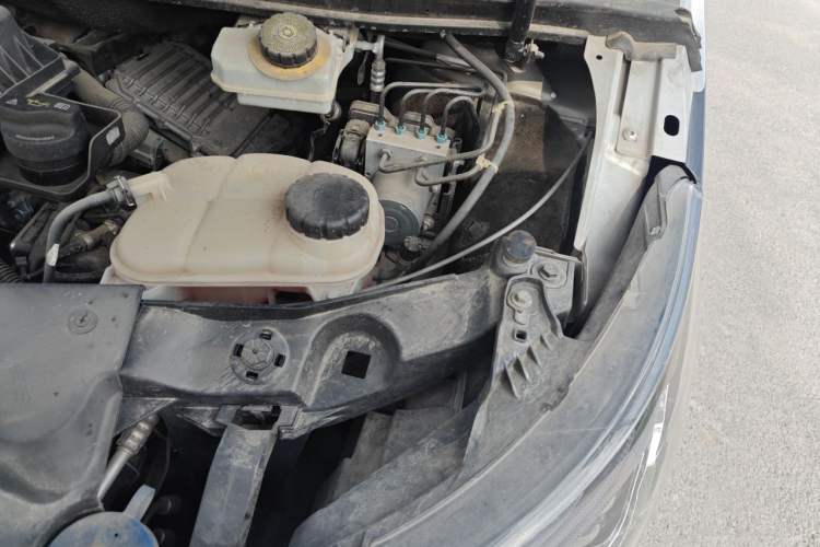Used Mercedes-Benz V-Class 2016 V 260 Prestige Edition Engine Bay Left