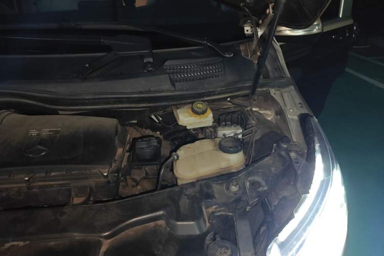 Used Mercedes-Benz V-Class 2016 V 260 Prestige Edition Engine Bay Left