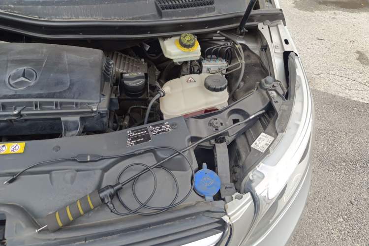 Used Mercedes-Benz V-Class 2016 V 260 Avantgarde Edition Engine Bay Left