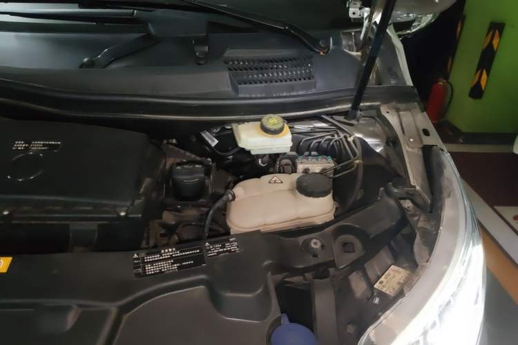 Used Mercedes-Benz V-Class 2016 V 260 Prestige Edition Engine Bay Left