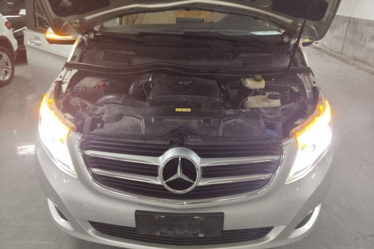 Used Mercedes-Benz V-Class 2016 V 260 Avantgarde Edition Engine Bay