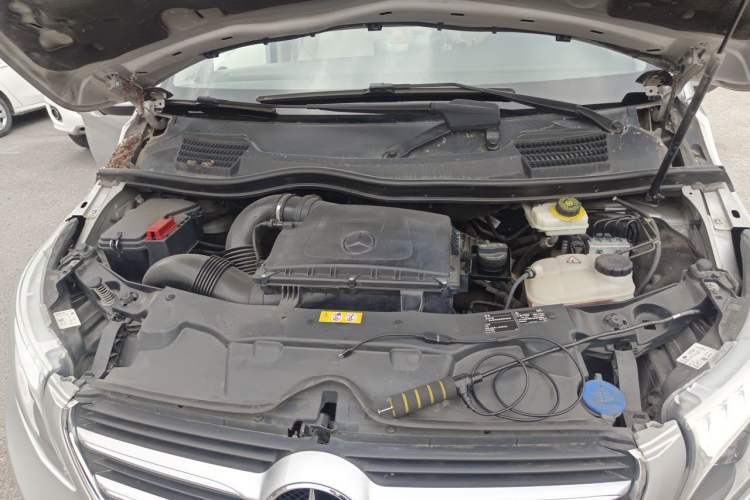 Used Mercedes-Benz V-Class 2016 V 260 Avantgarde Edition Engine Bay