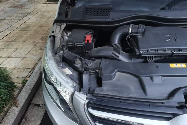 Used Mercedes-Benz V-Class 2016 V 260 Avantgarde Edition Engine Bay Right