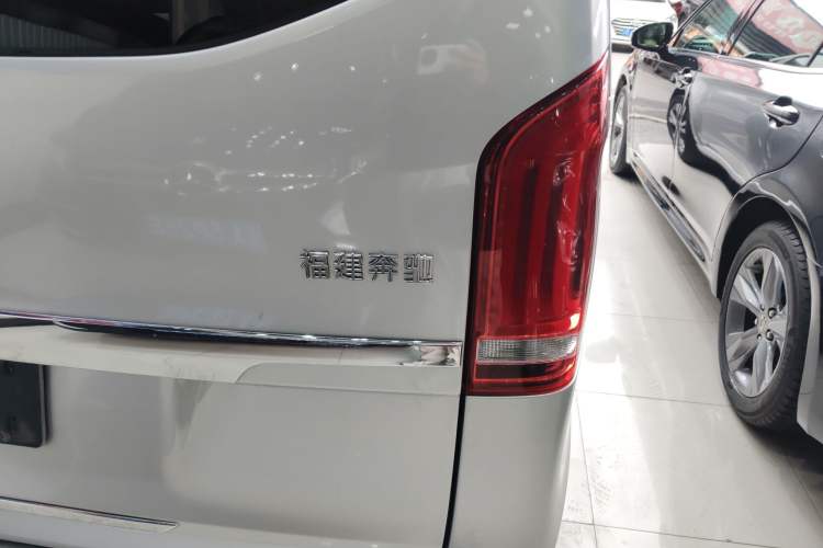 Used Mercedes-Benz V-Class 2016 V 260 L Prestige Extended Edition Exterior 3