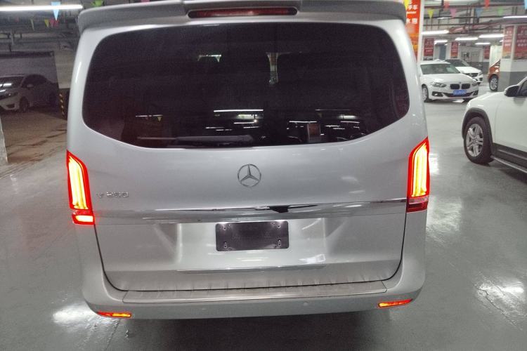 Used Mercedes-Benz V-Class 2016 V 260 Avantgarde Edition Exterior 4