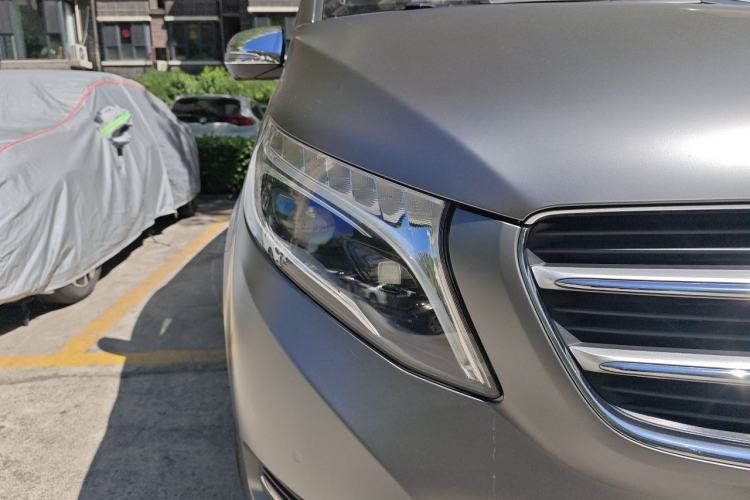 Used Mercedes-Benz V-Class 2016 V 260 Prestige Edition Exterior 6
