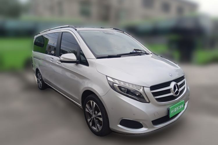 Used Mercedes-Benz V-Class 2016 V 260 Avantgarde Edition Front Right 45 Deg