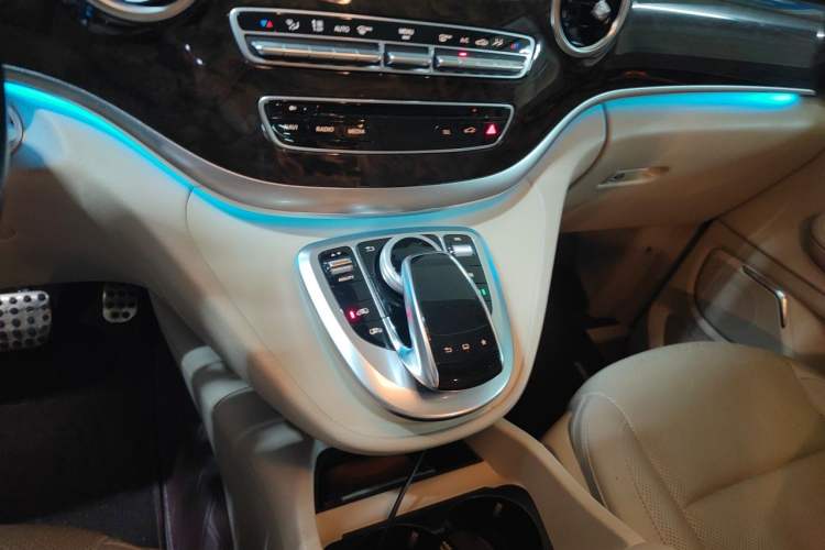 Used Mercedes-Benz V-Class 2016 V 260 Prestige Edition Gear Lever