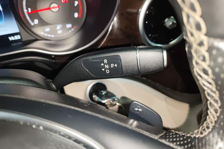 Used Mercedes-Benz V-Class 2016 V 260 Prestige Edition Gear Lever