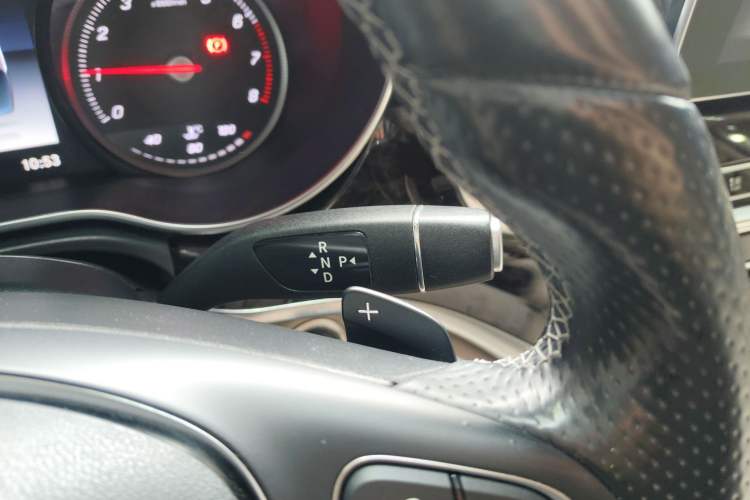 Used Mercedes-Benz V-Class 2016 V 260 L Prestige Extended Edition Gear Lever