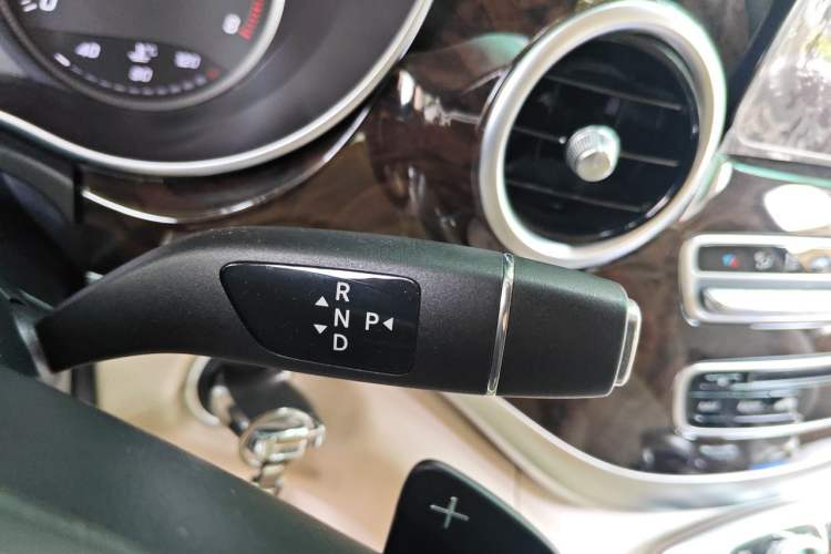 Used Mercedes-Benz V-Class 2016 V 260 Prestige Edition Gear Lever